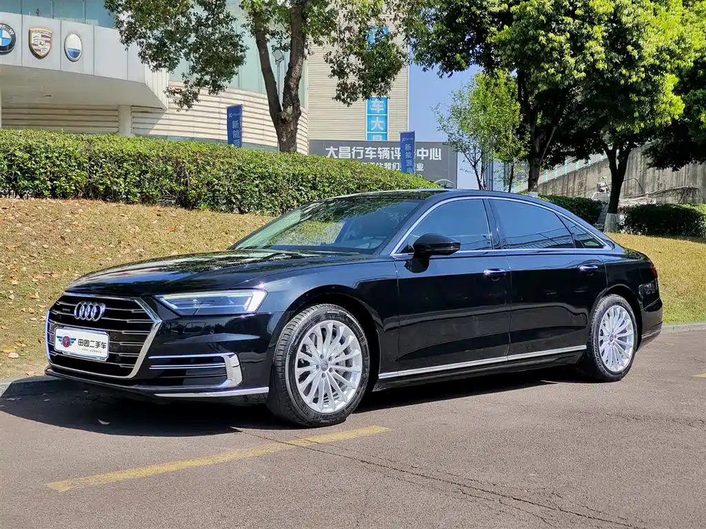 Audi A8 2018 — фото 1