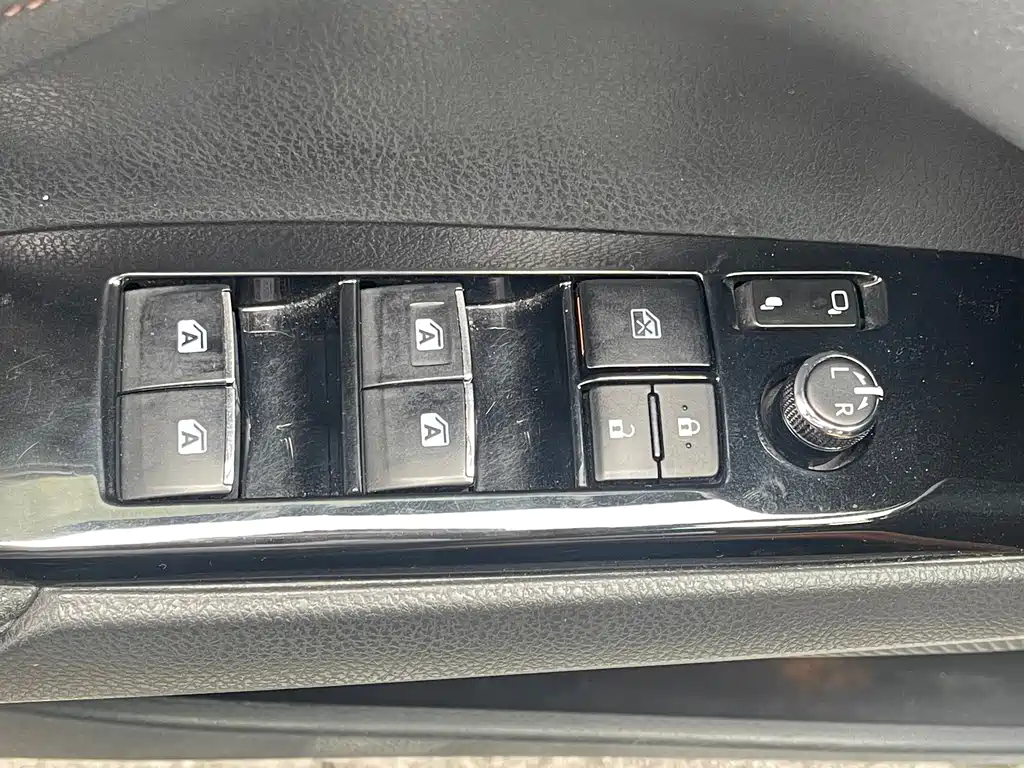 Toyota Camry 2019 — фото 5