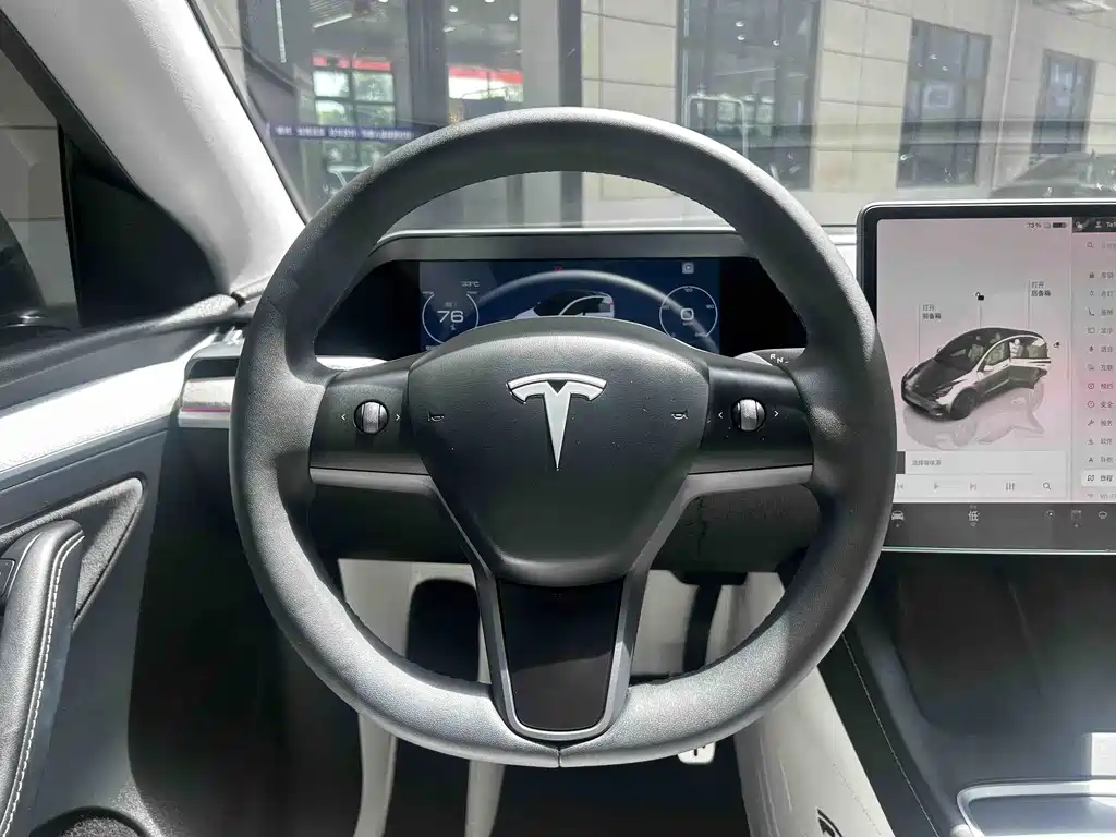 Tesla Model Y 2024 — фото 11