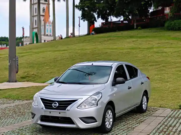 Nissan Sunny 2015