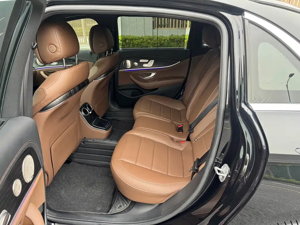 Mercedes-Benz E-Class 2022 — фото 21