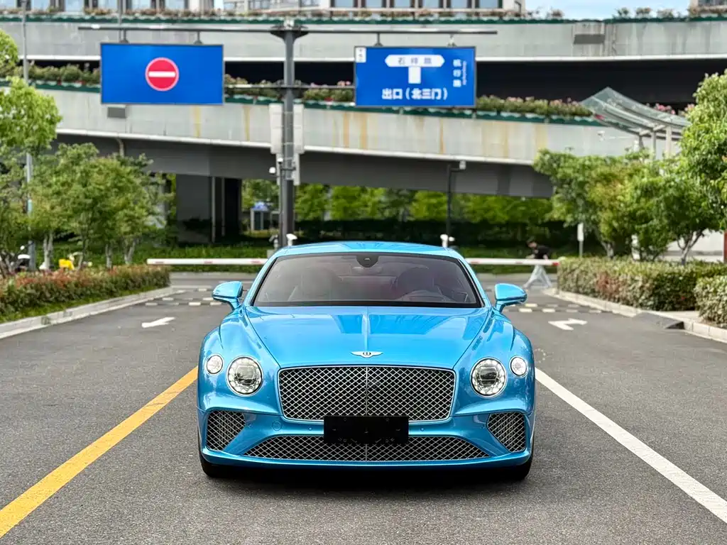 Bentley Continental 2023 — фото 1