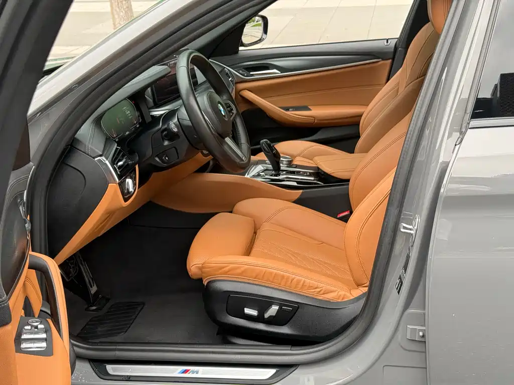 BMW 5 Series 2021 — фото 10