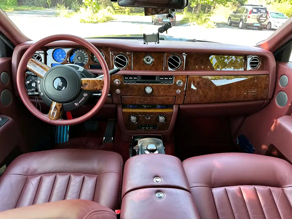 Rolls-Royce Phantom 2010 — фото 14