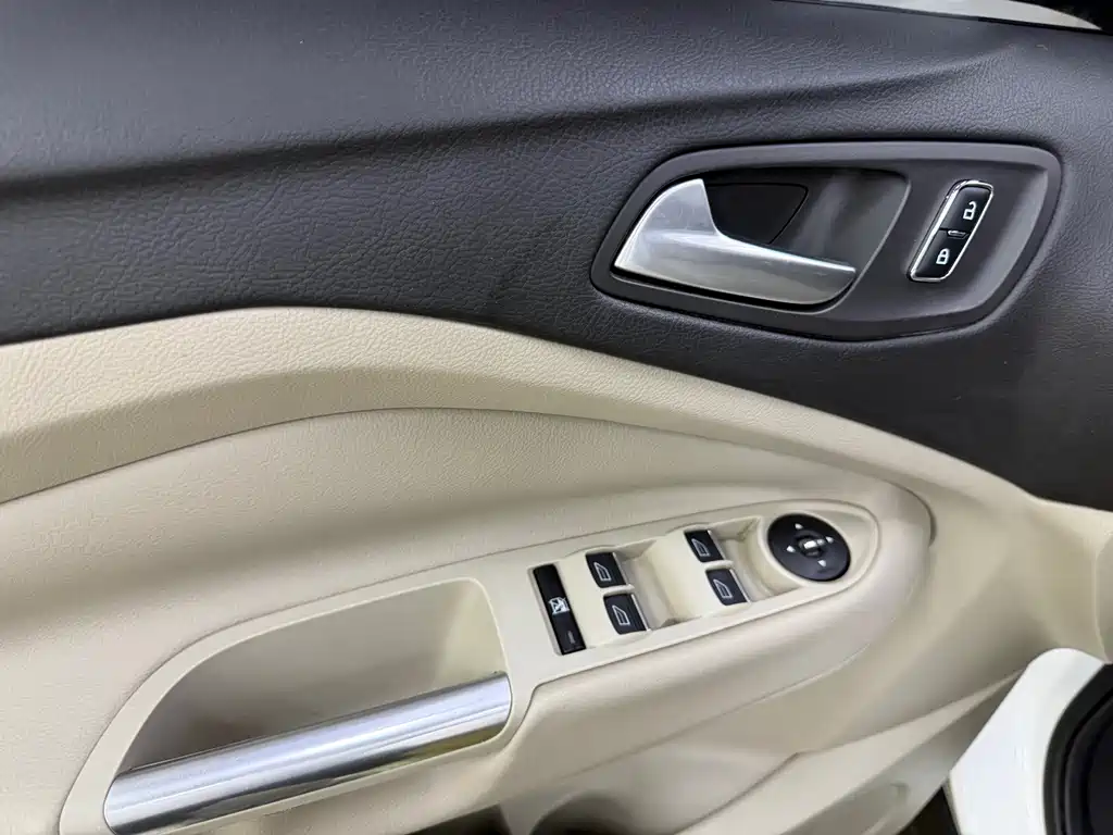 Ford Kuga 2013 — фото 15