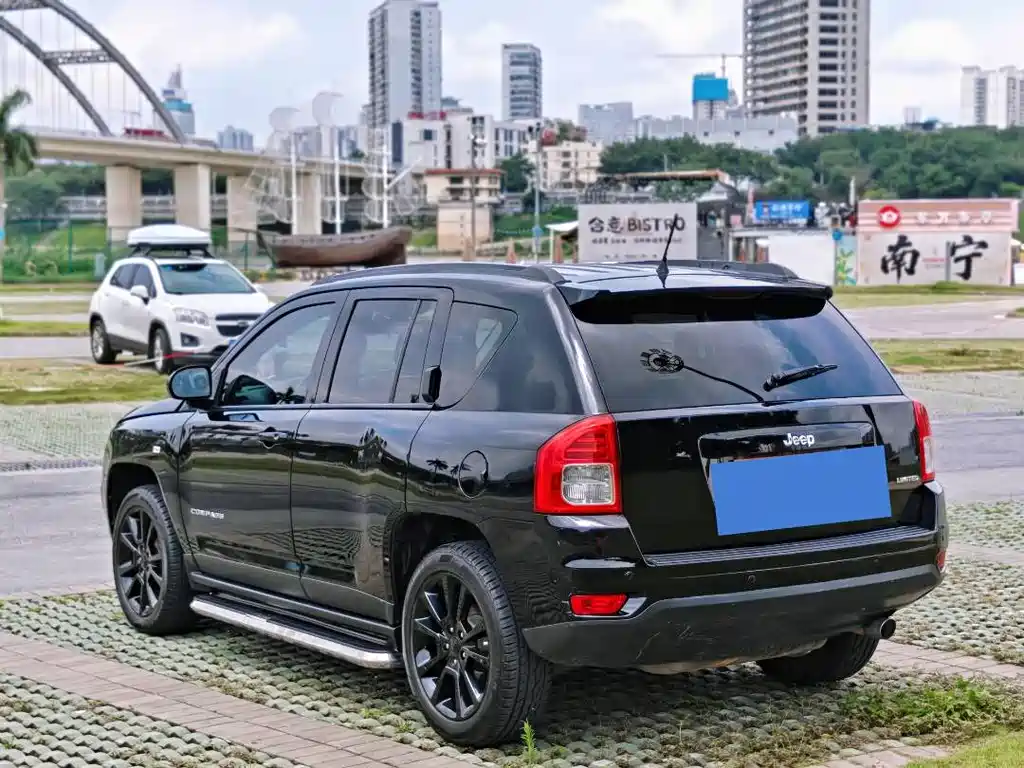 Jeep Compass 2013 — фото 4