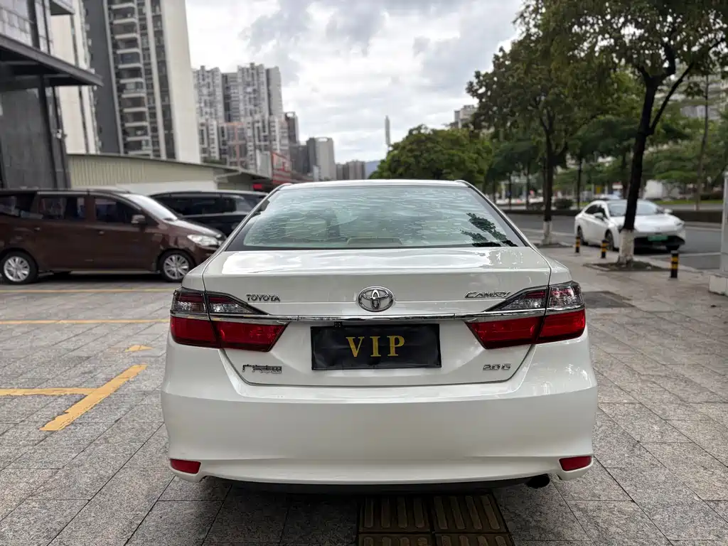 Toyota Camry 2017 — фото 12