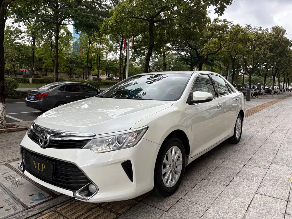 Toyota Camry 2017 — фото 2