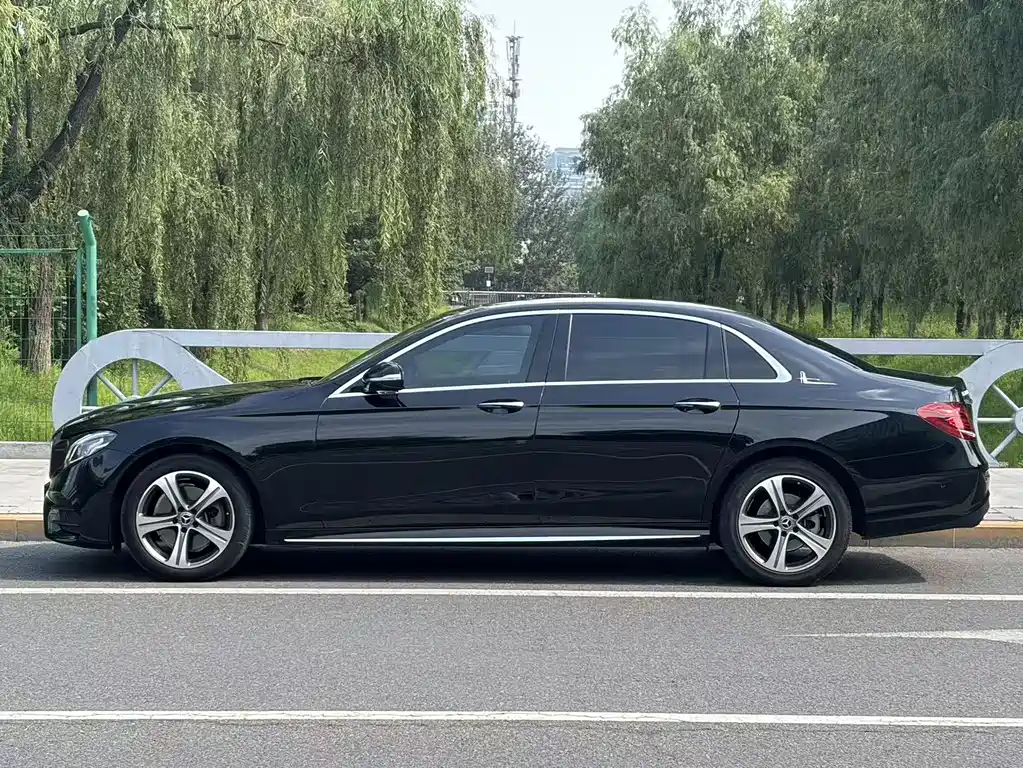 Mercedes-Benz E-Class 2018 — фото 14