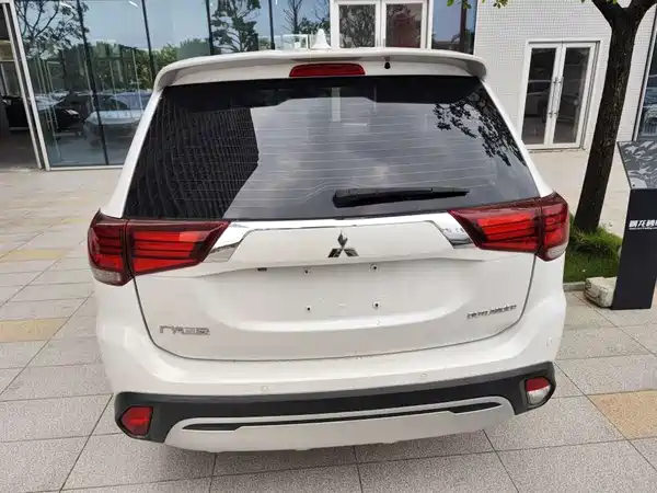 Mitsubishi Outlander 2021