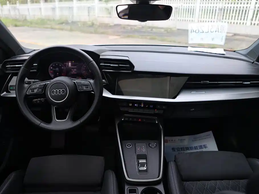 Audi A3 2023 — фото 13