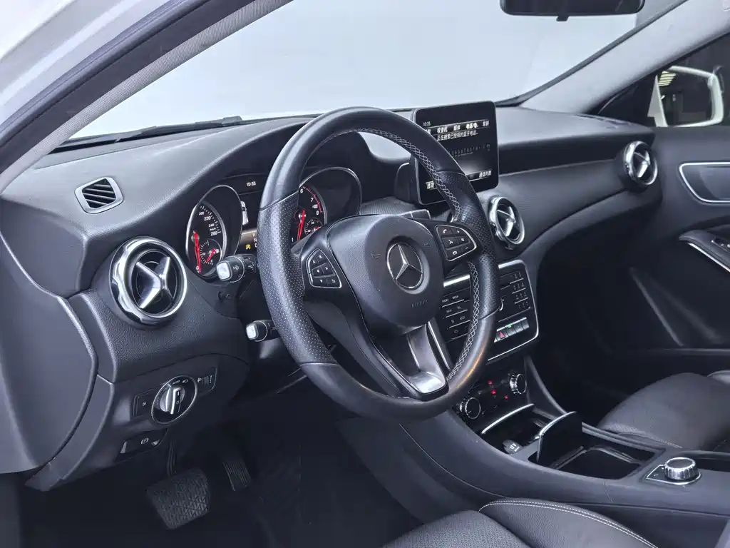 Mercedes-Benz GLA 2018 — фото 12