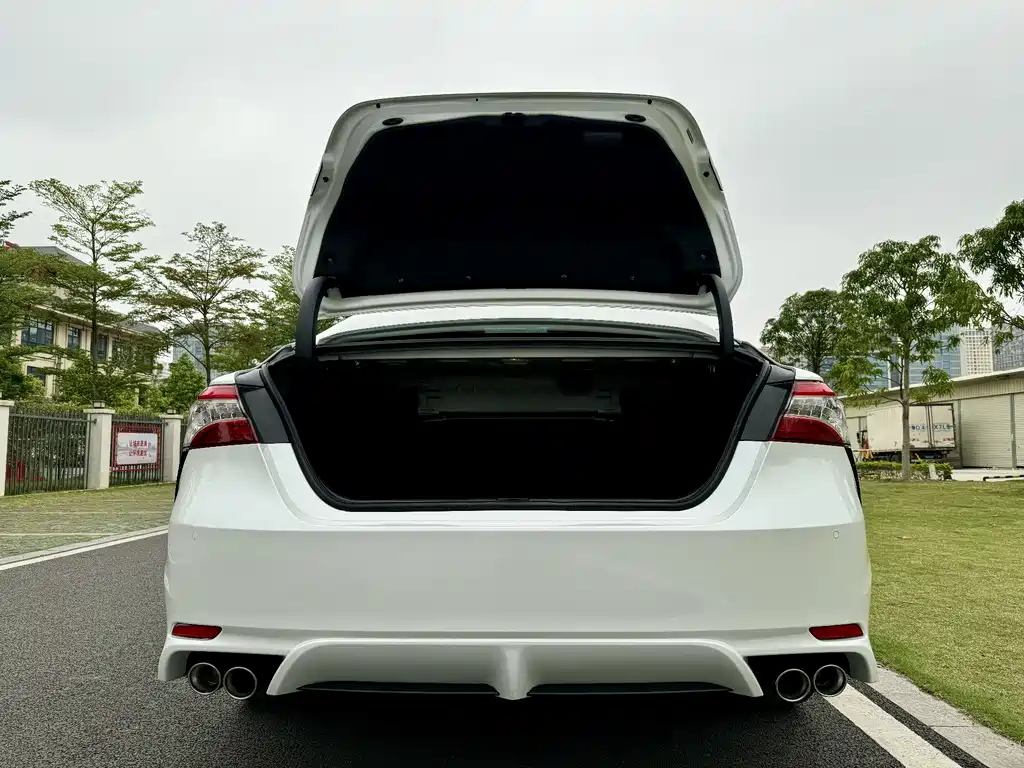 Toyota Camry 2021 — фото 10