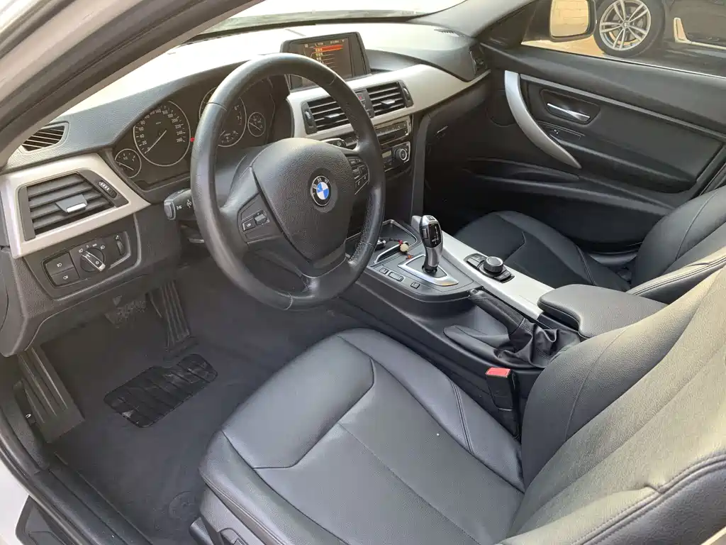 BMW 3 Series 2016 — фото 12