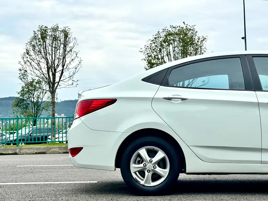 Hyundai Verna 2016 — фото 11
