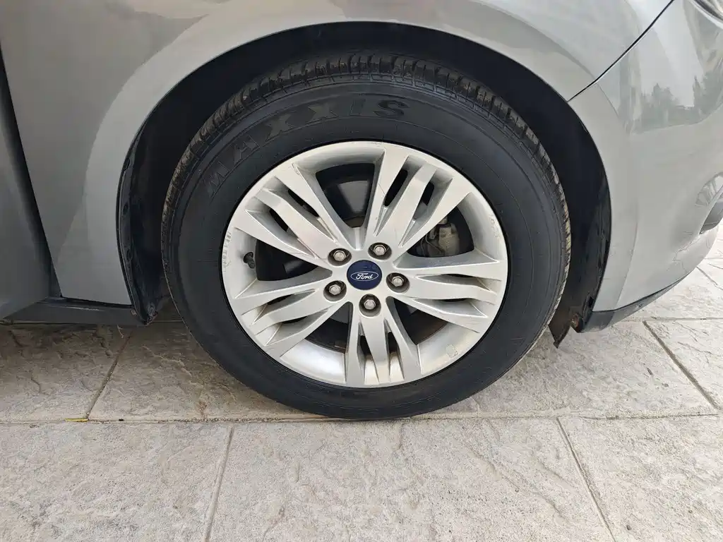 Ford Focus 2013 — фото 15