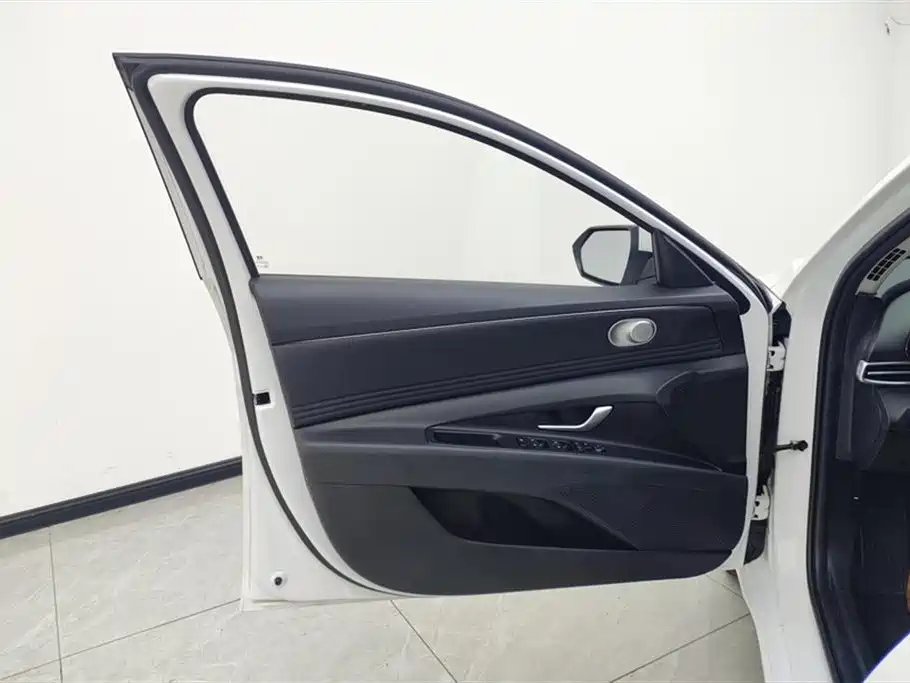 Hyundai Elantra 2024