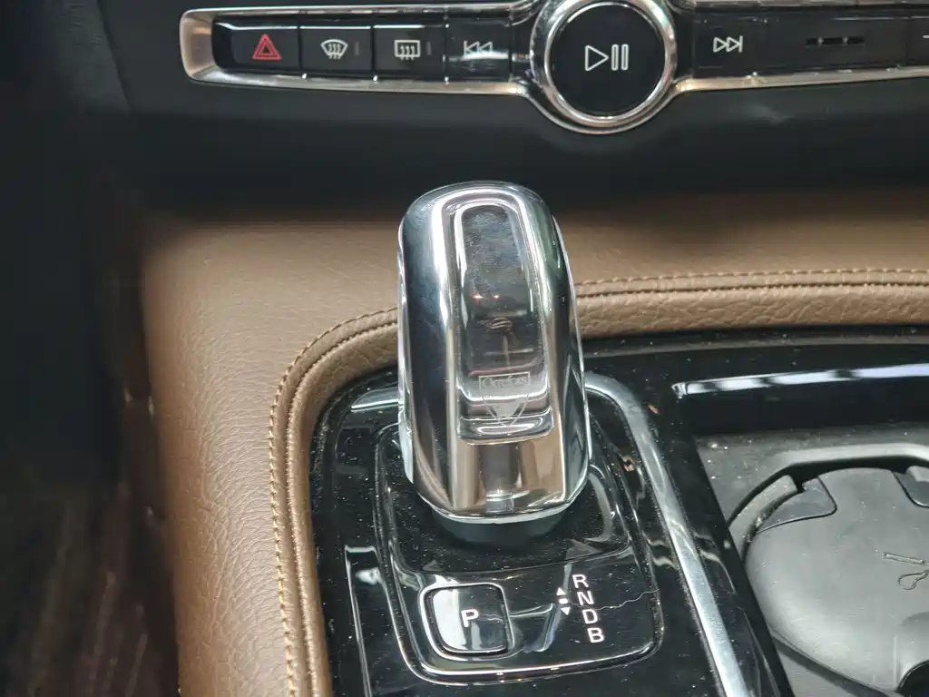 Volvo S90 PHEV 2018 — фото 10