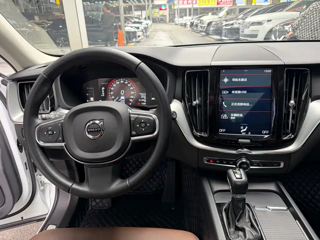 Volvo XC60 2019 — фото 14