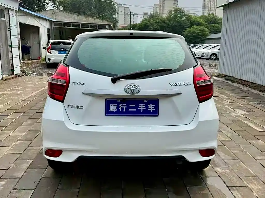 Toyota Yaris L 2019 — фото 8