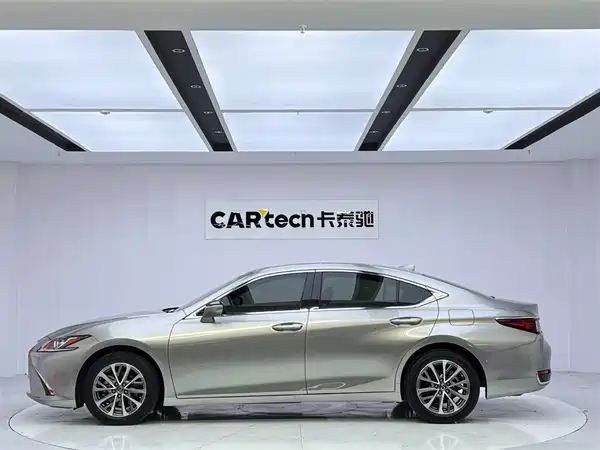 Lexus ES 2021