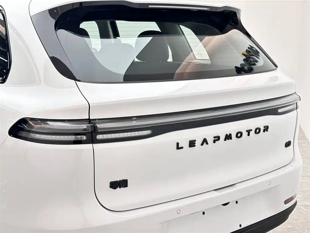 Leapmotor C10 2025 — фото 19