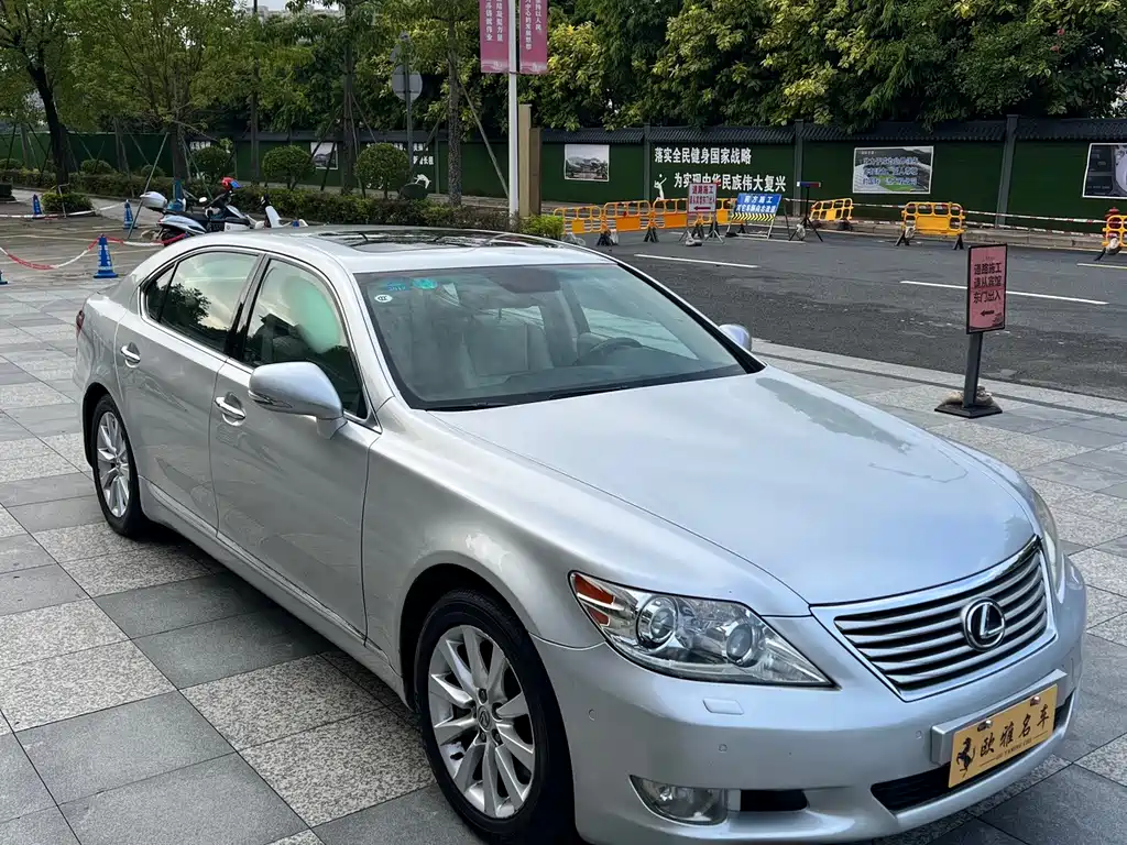 Lexus LS 2010 — фото 6