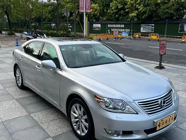 Lexus LS 2010
