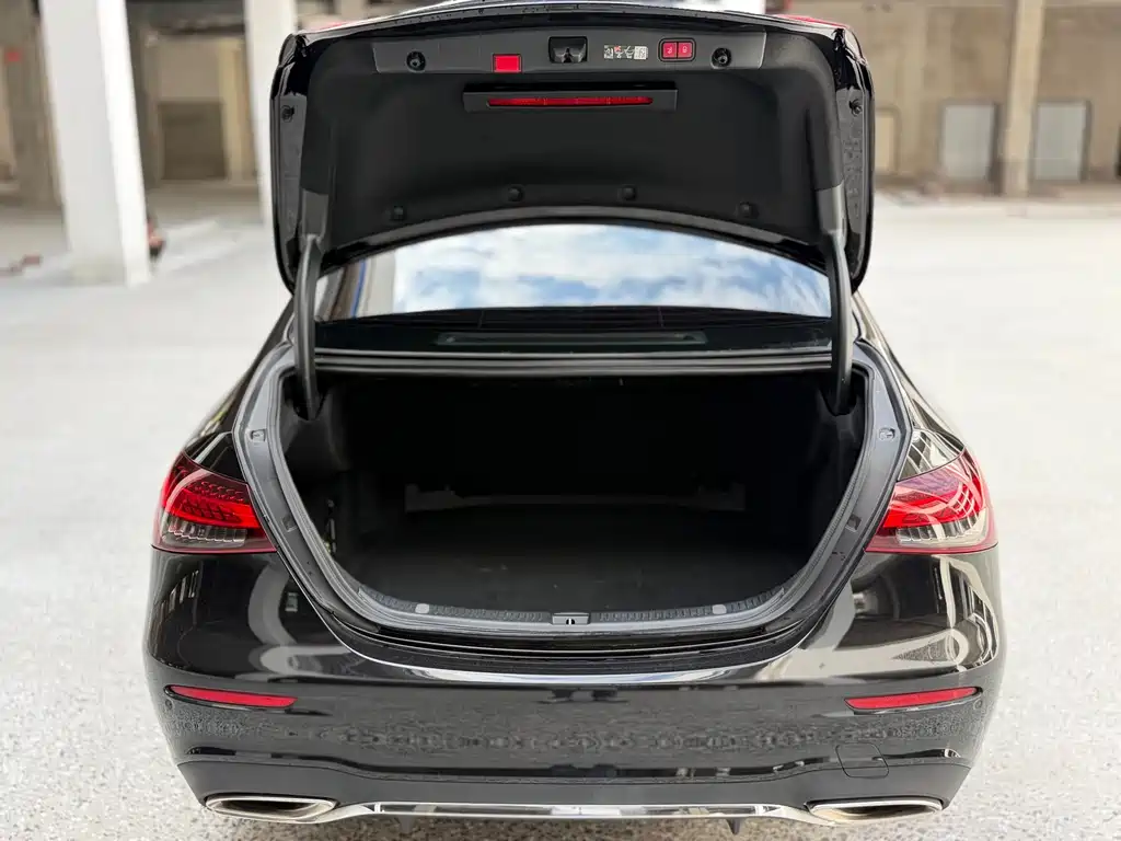 Mercedes-Benz E-Class 2023 — фото 6