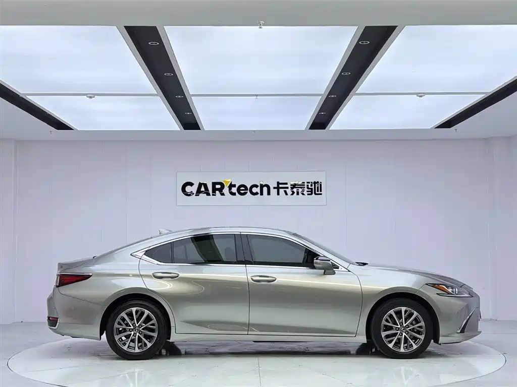Lexus ES 2022 — фото 6