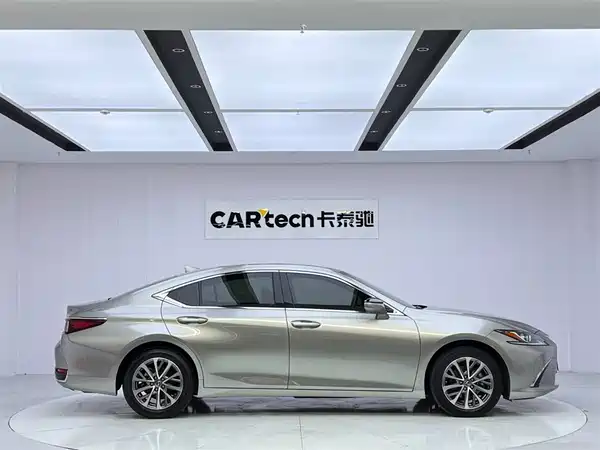 Lexus ES 2021