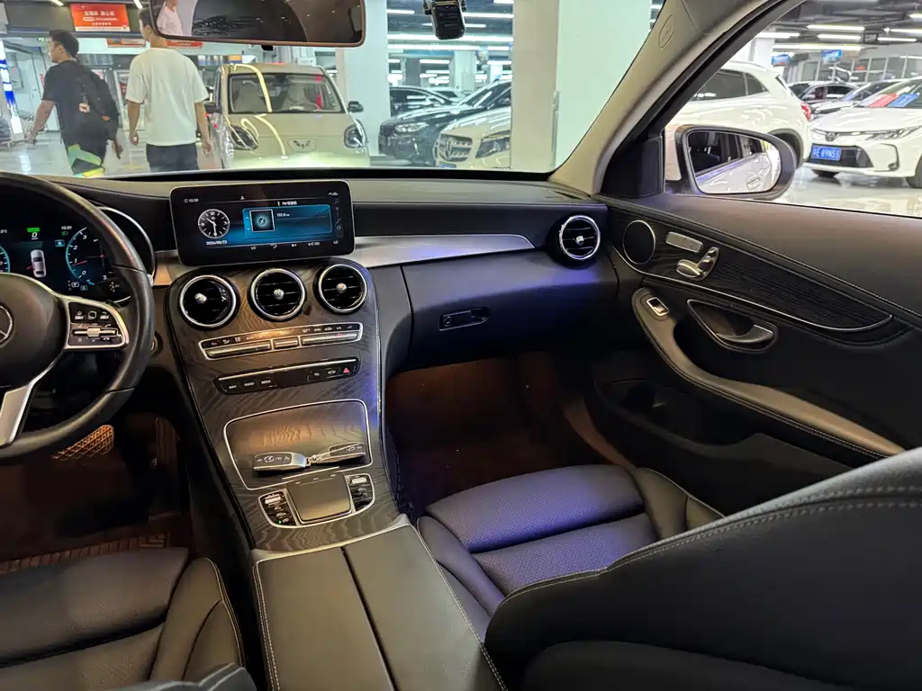 Mercedes-Benz C-Class 2019 — фото 19