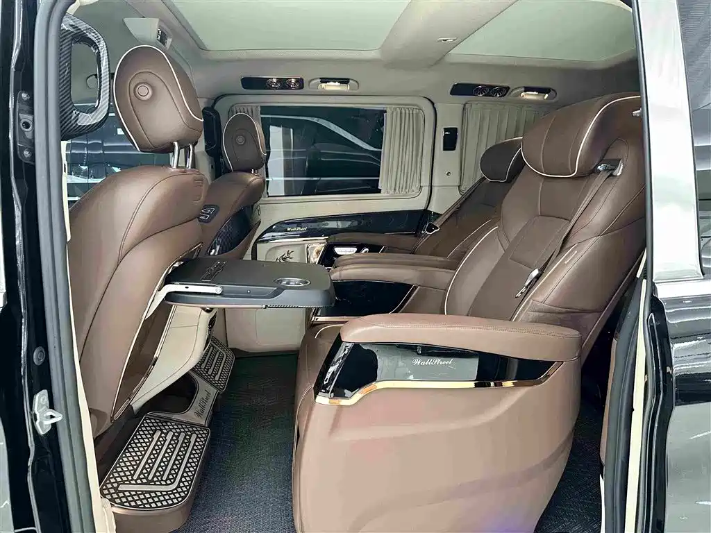 Mercedes-Benz V-Class 2024 — фото 13