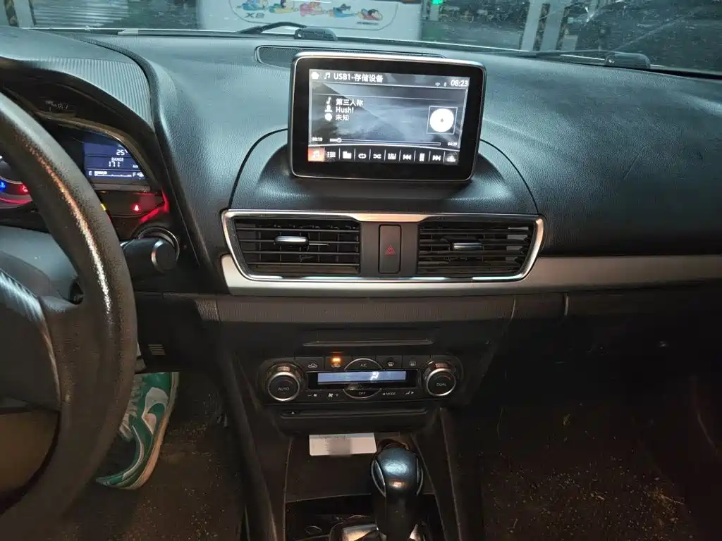 Mazda 3 Angkesela 2014