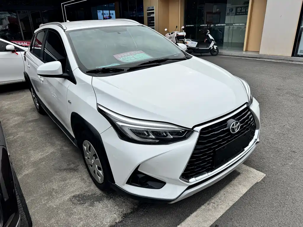 Toyota Yaris L 2022 — фото 3