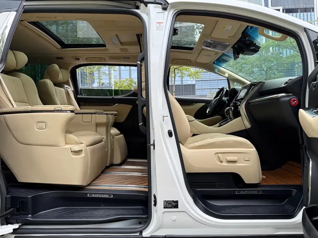 Toyota Alphard 2020 — фото 17