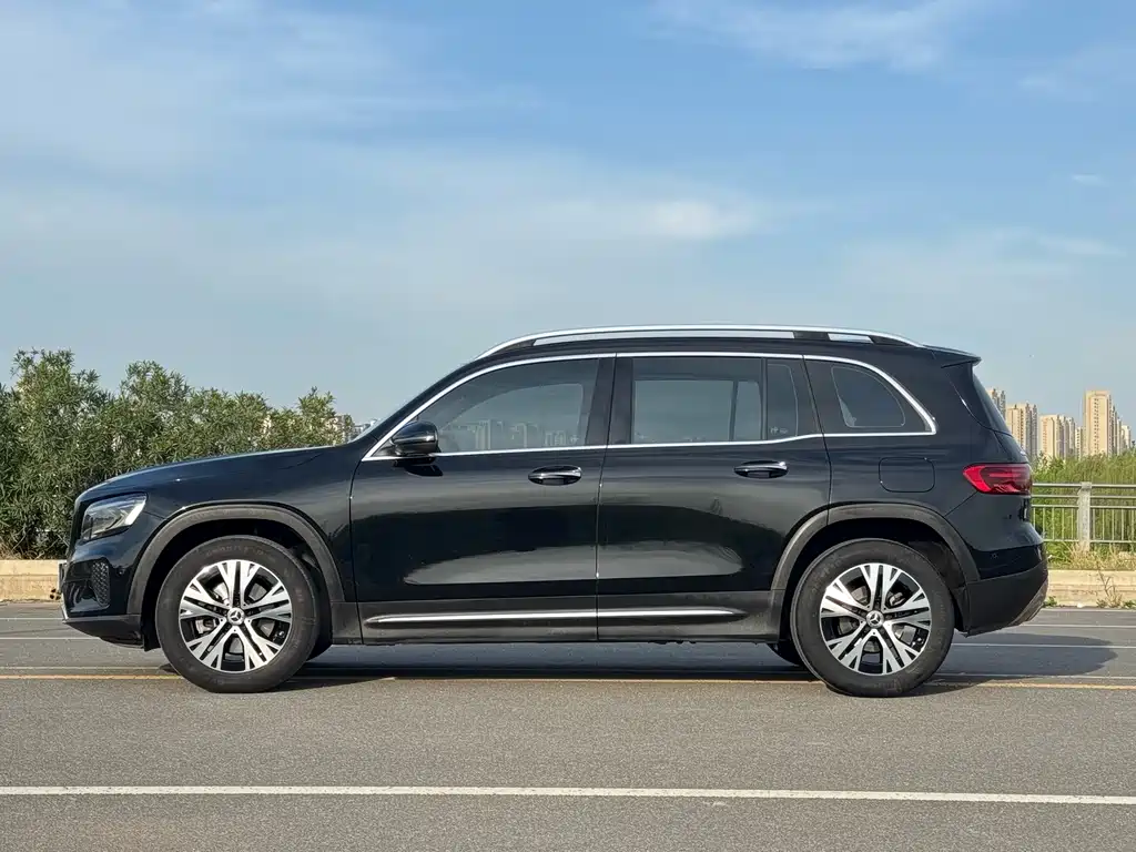 Mercedes-Benz GLB 2024