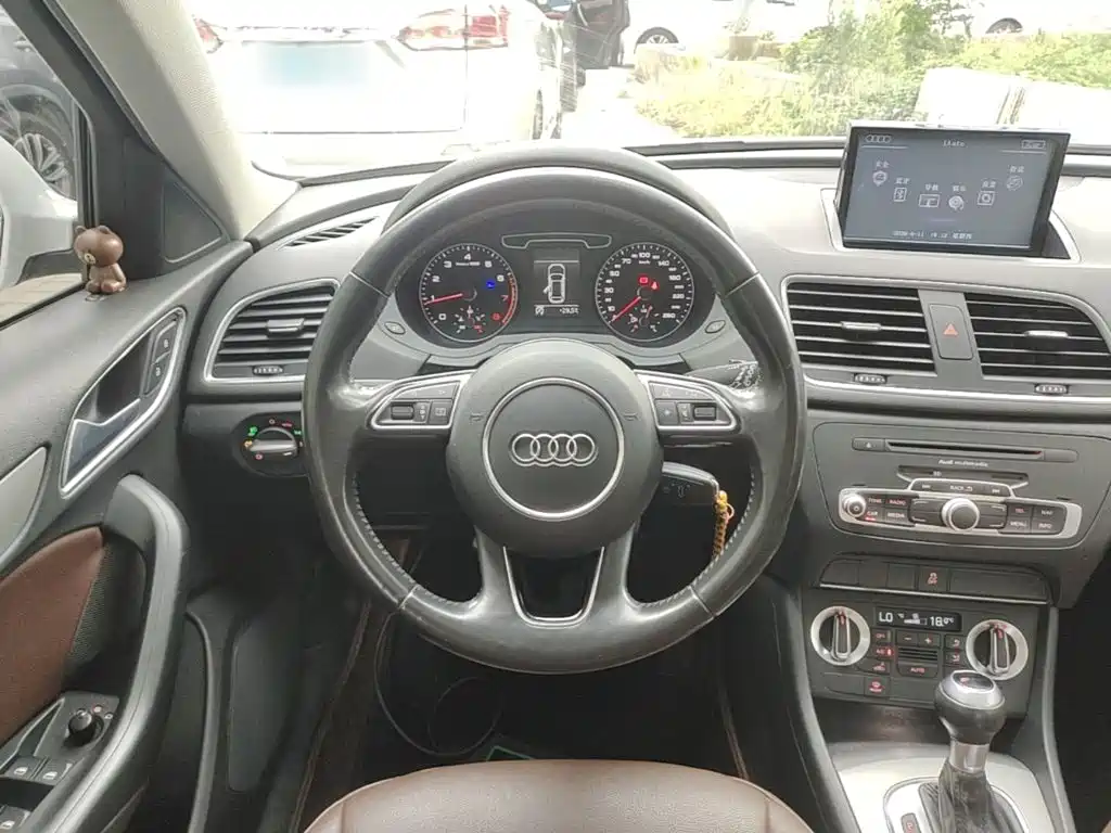 Audi Q3 2016 — фото 11
