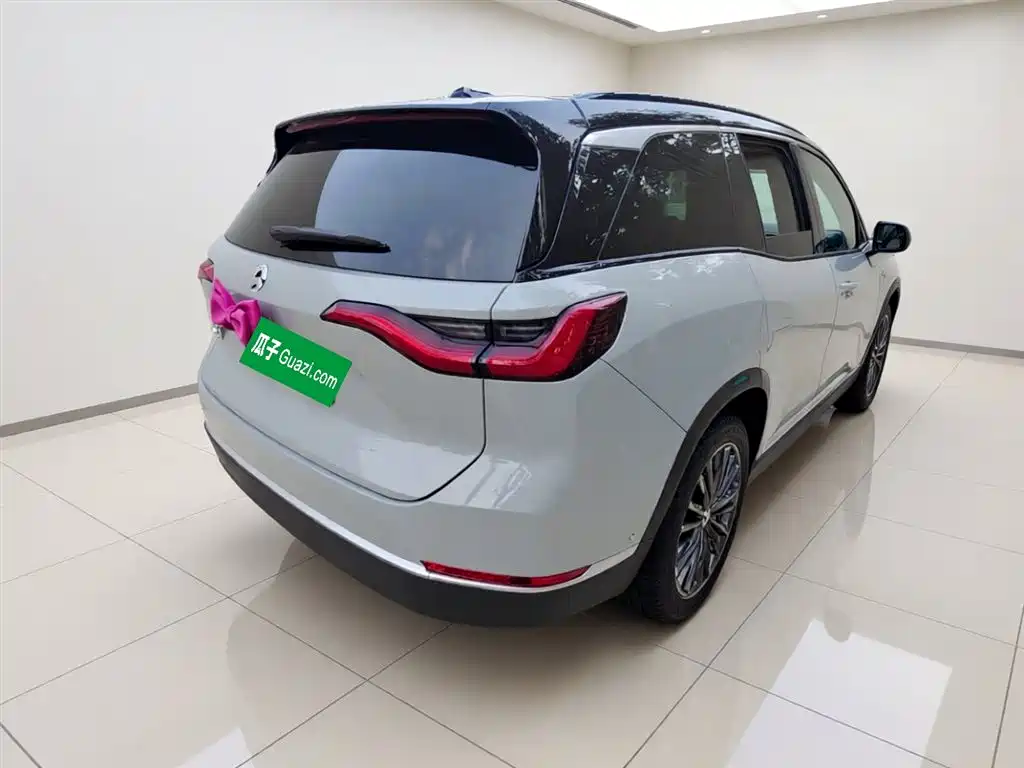 NIO ES8 2022