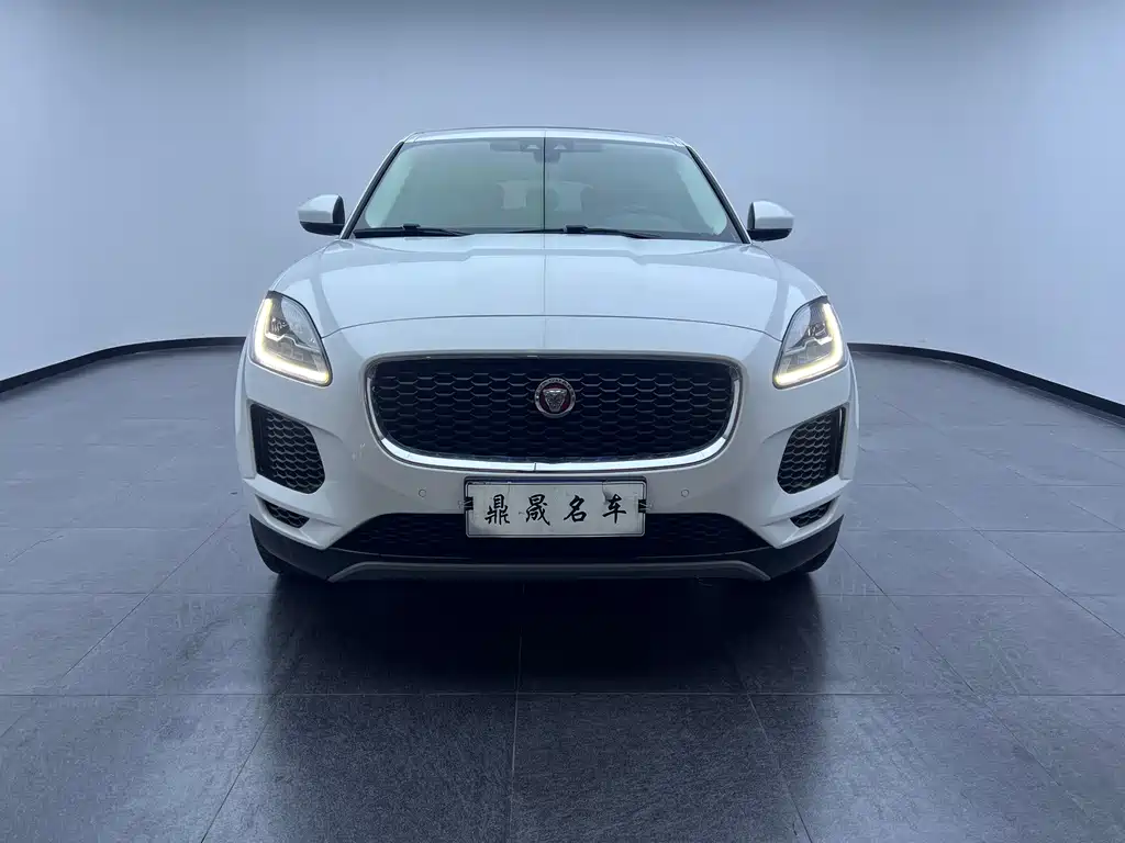 Jaguar E-PACE 2020 — фото 8