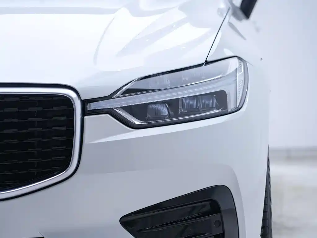 Volvo XC60 2019 — фото 7