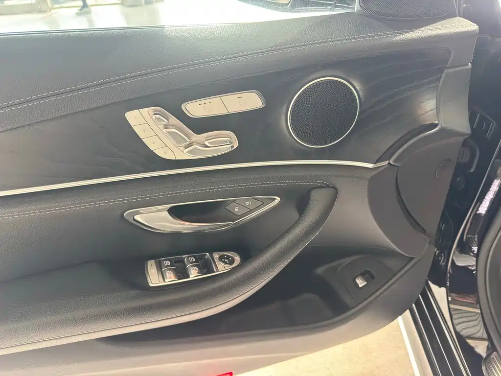 Mercedes-Benz E-Class 2018 — фото 18