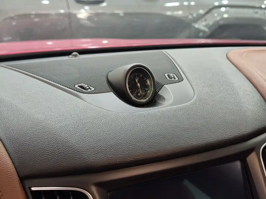 Maserati Levante 2017 — фото 13