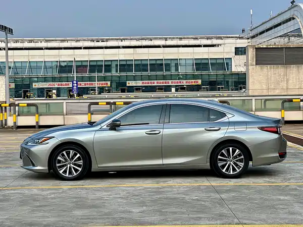 Lexus ES 2018