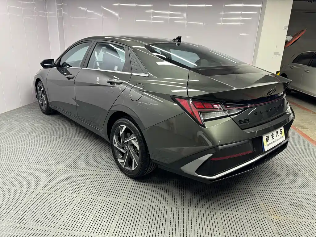 Hyundai Elantra 2023 — фото 16