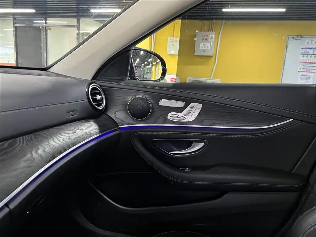 Mercedes-Benz E-Class 2017 — фото 17