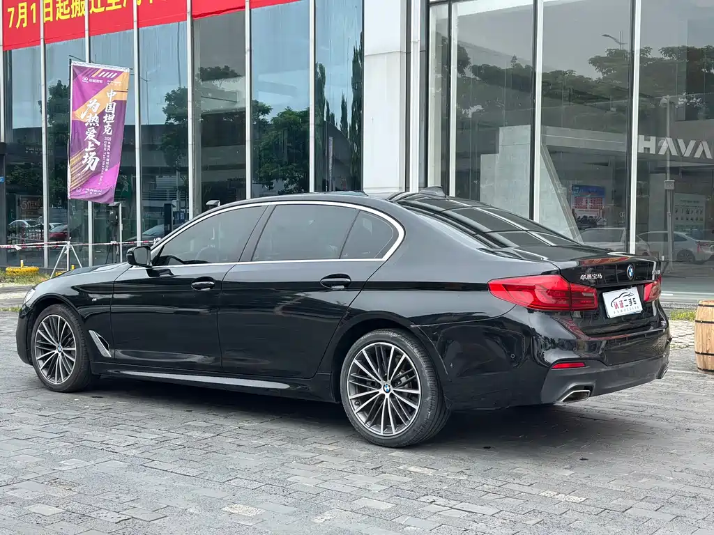 BMW 5 Series 2019 — фото 17