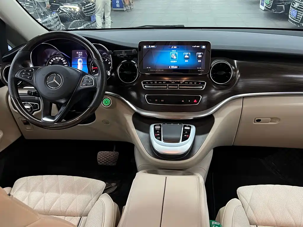 Mercedes-Benz V-Class 2023 — фото 7