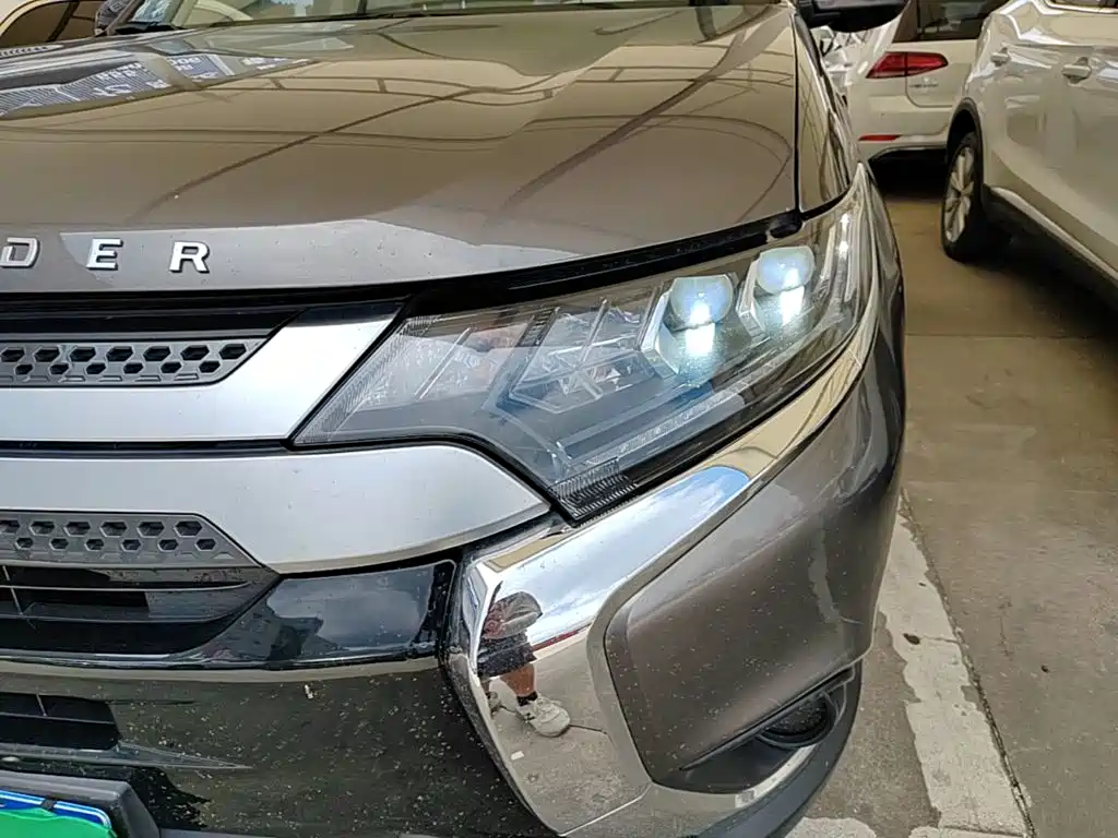 Mitsubishi Outlander 2019 — фото 24
