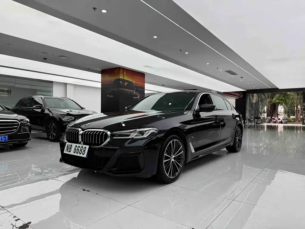 BMW 5 Series 2022 — фото 1